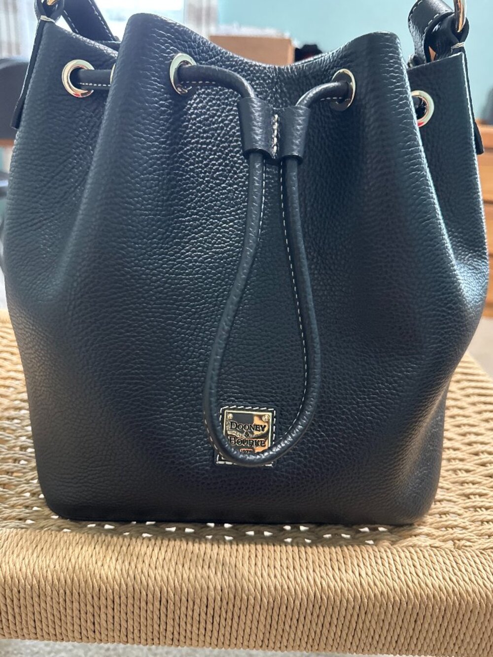 Chic Dooney & Bourke Shoulder Bag